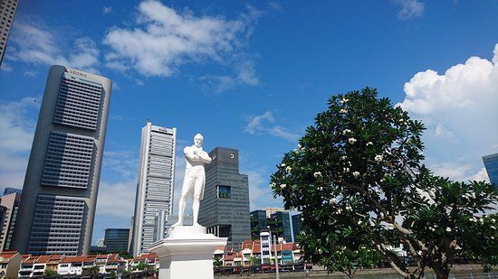 Raffles-statuen